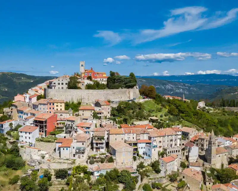 Bergstadt Motovun, Istrien, Kroatien