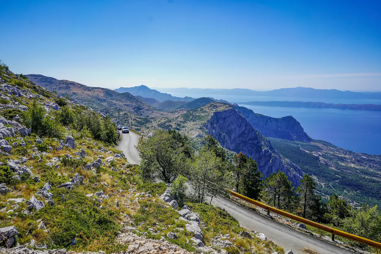 Lokale Straße oberhalb von Makarska