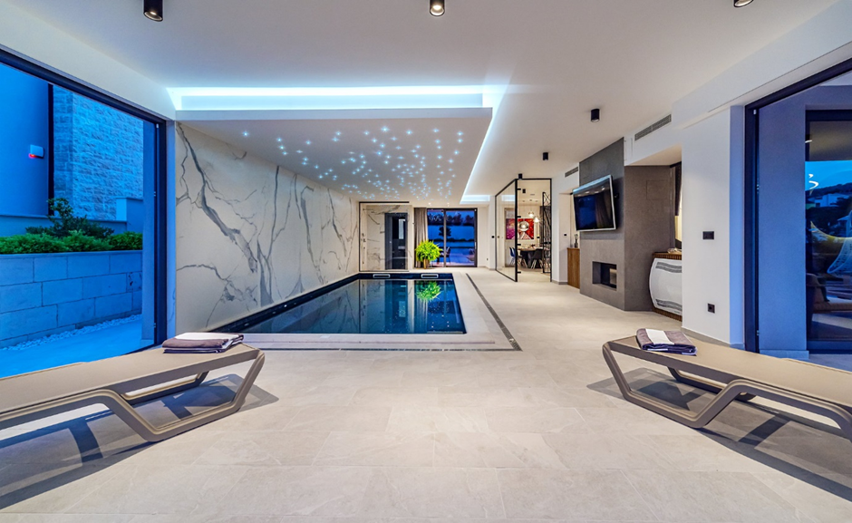 Luxury Villa Posh Cherry with Pool
