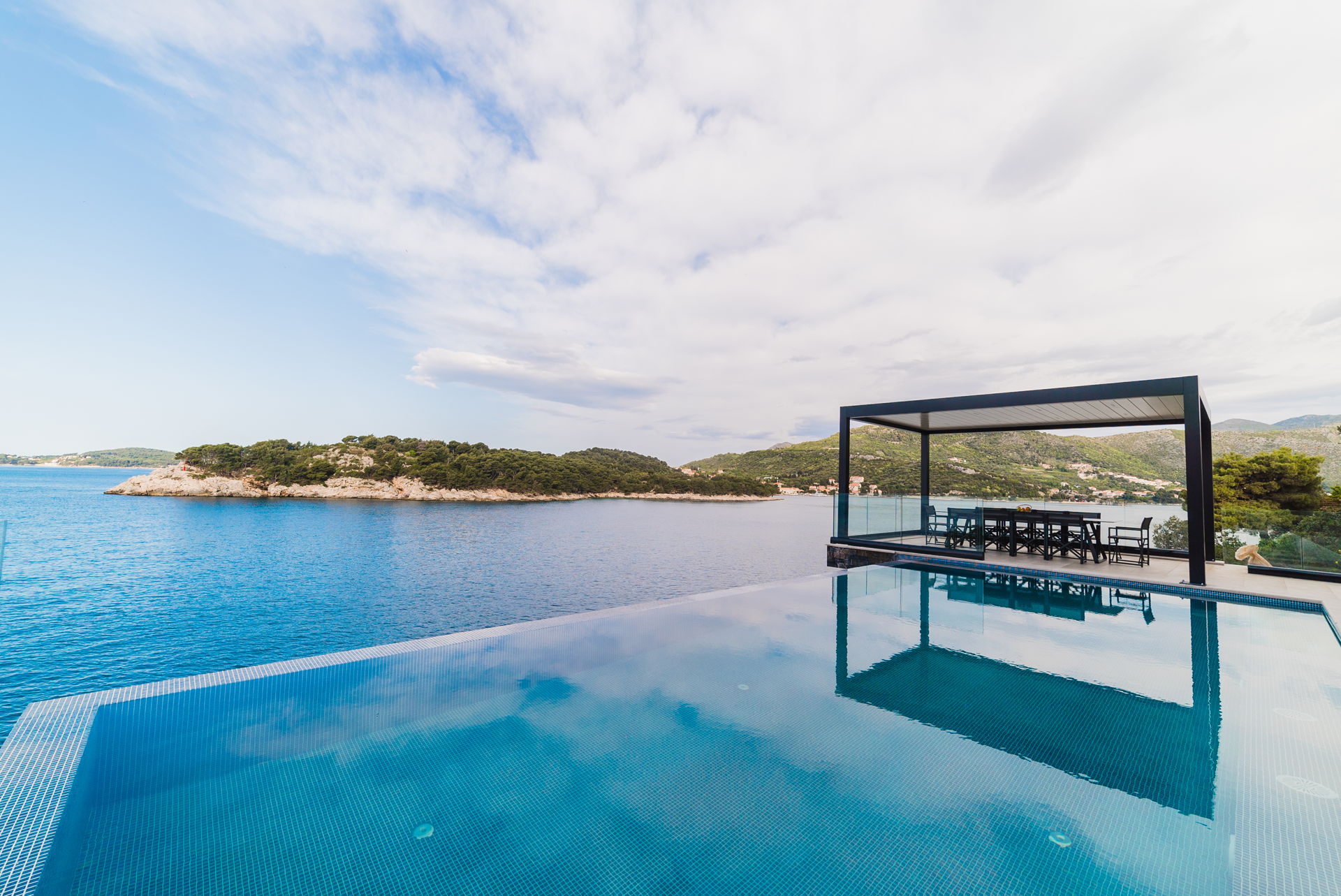 Grand Oceania Infinity Pool Blick