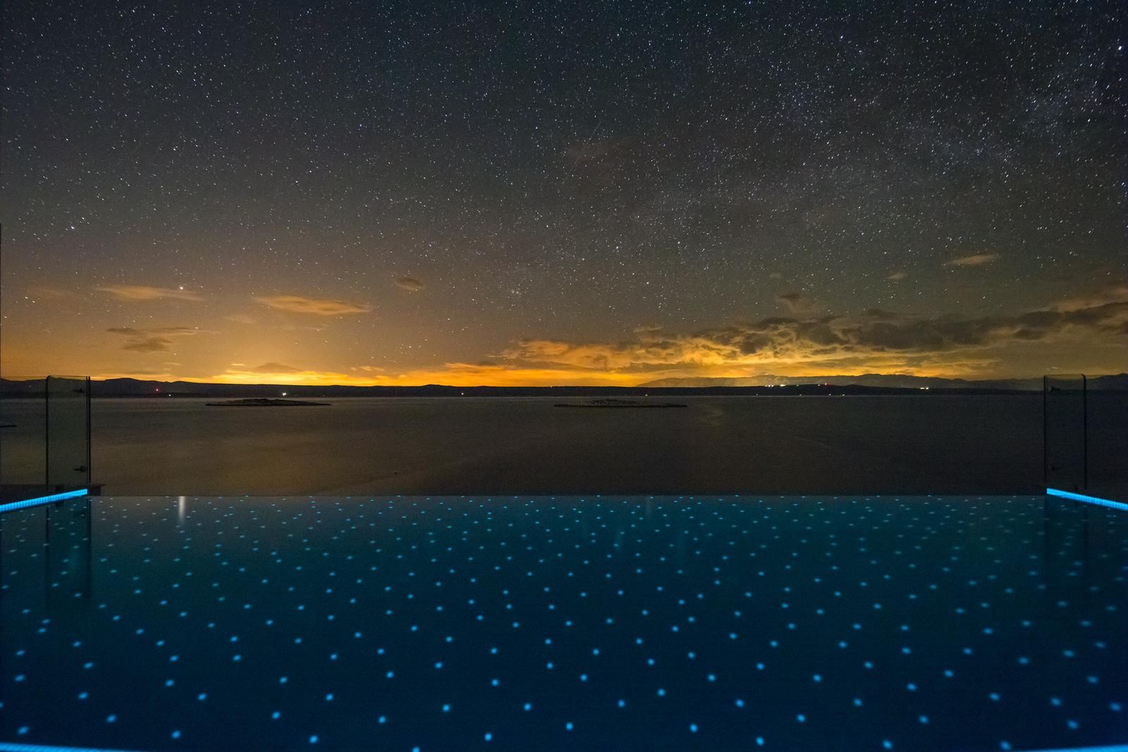Palma de Korkyra Nachtansicht vom Infinity Pool