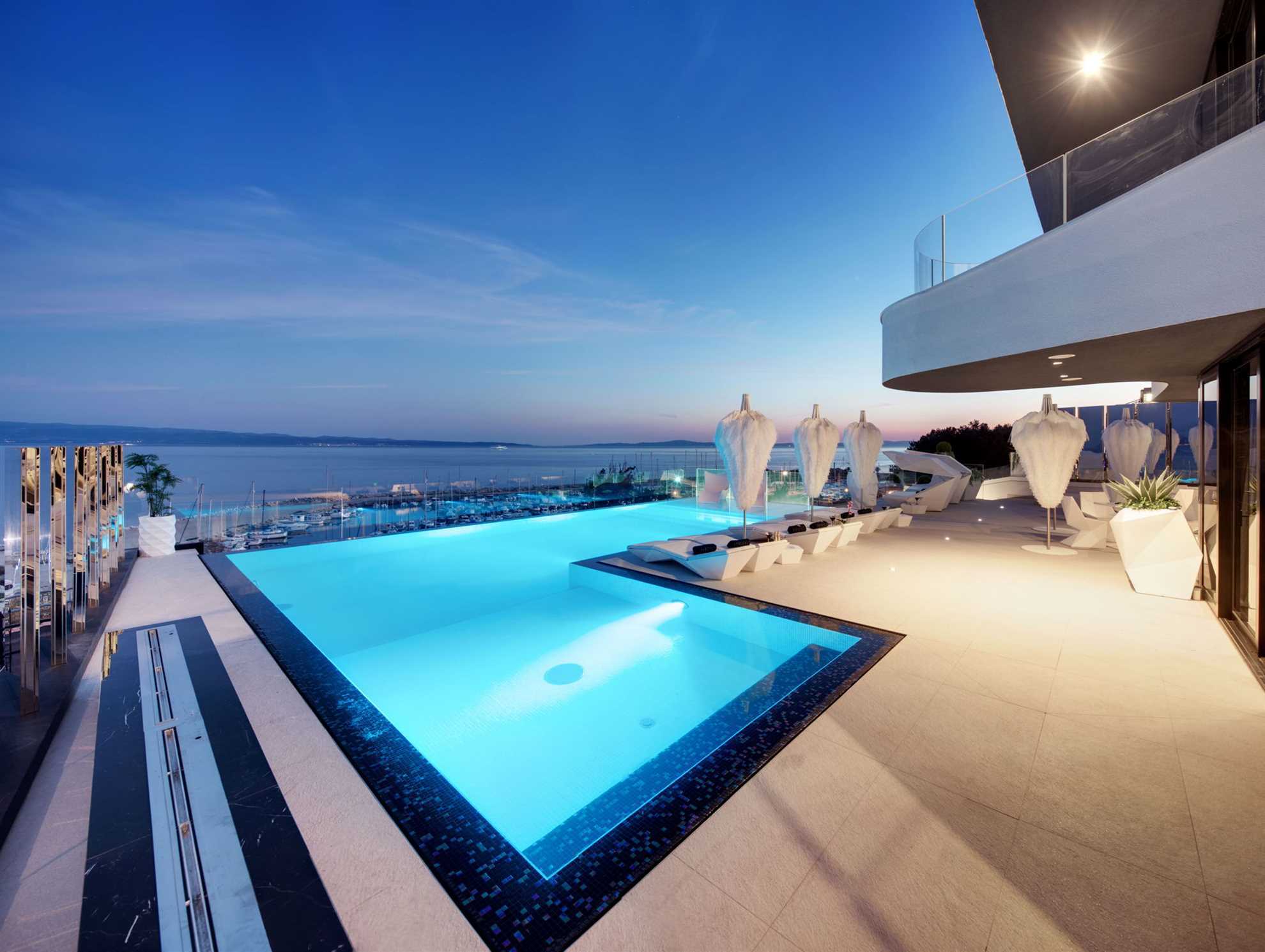 Posh Residence pool area with sea view