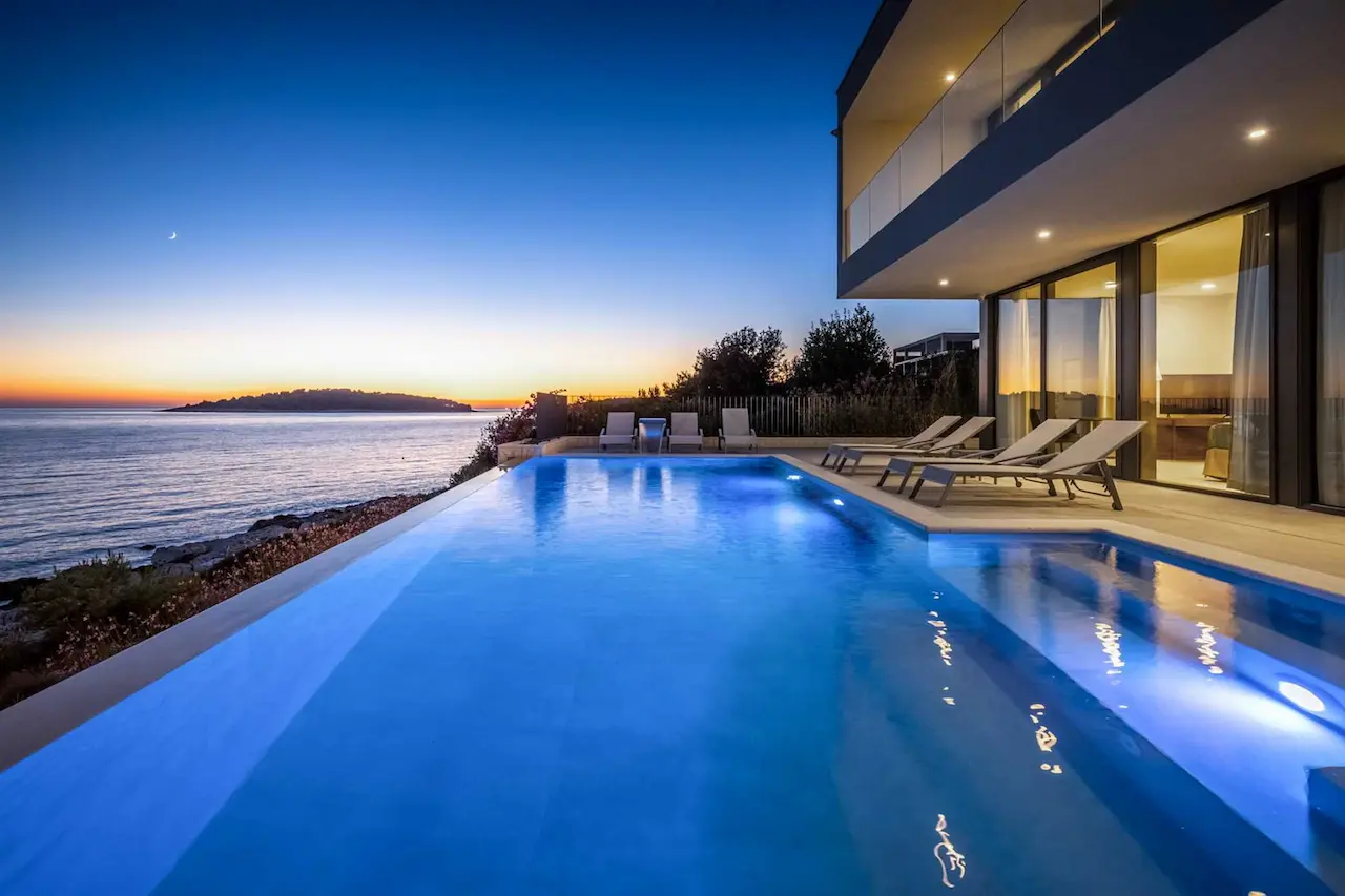 Vila Black Diamond u blizini grada Primoštena