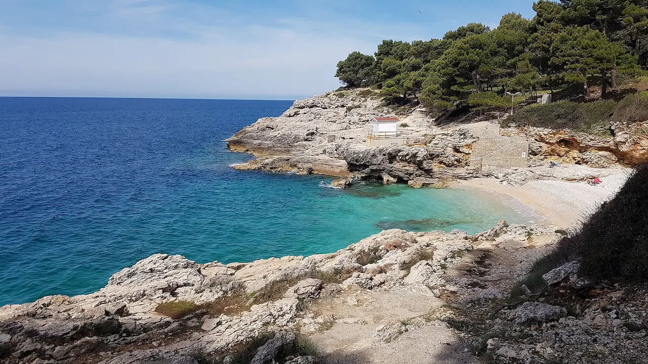 Hawaii Beach in der Nähe von Pula in Istrien, Kroatien