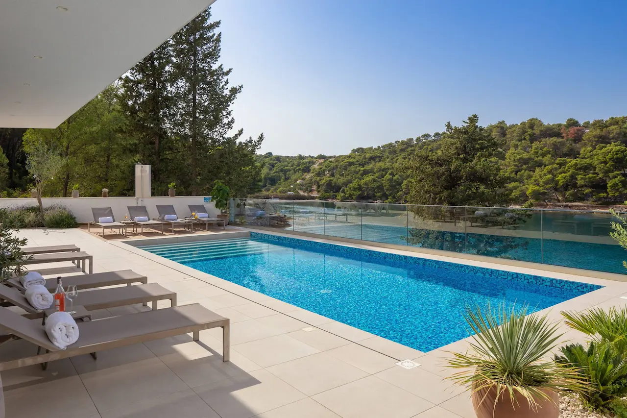 Strandvilla Charisma mit Pool