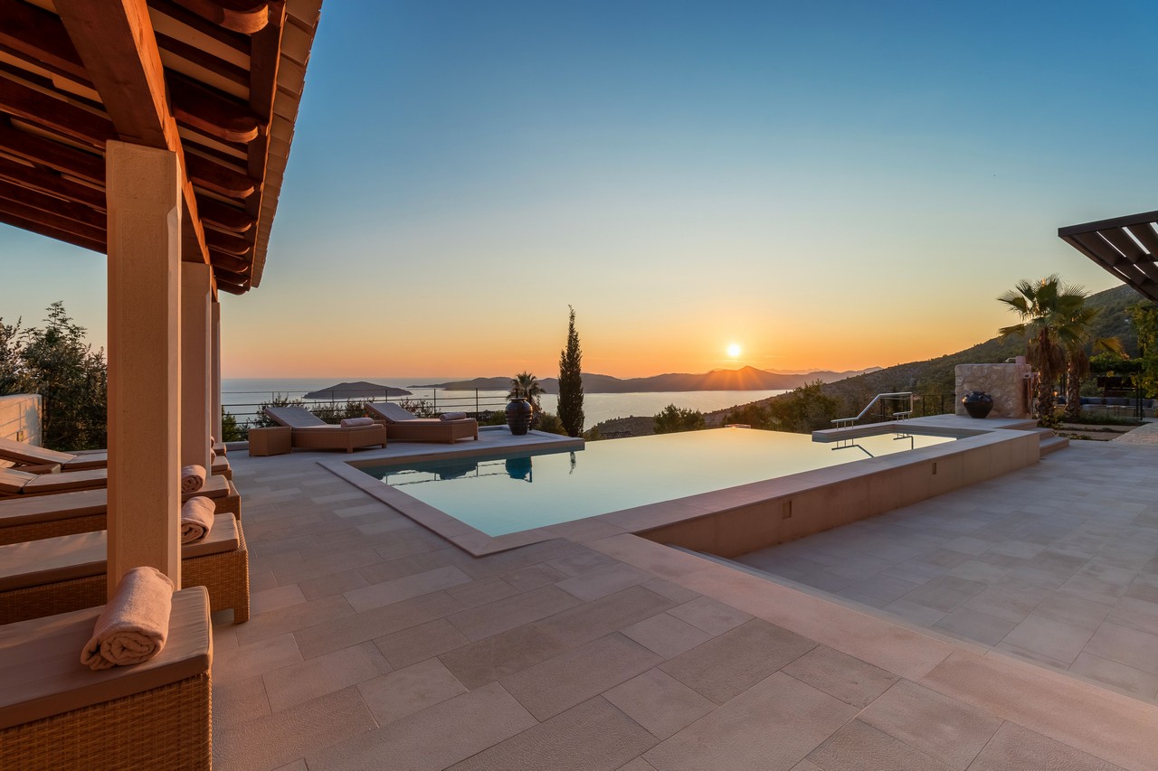 Luxury Villa New World with Pool