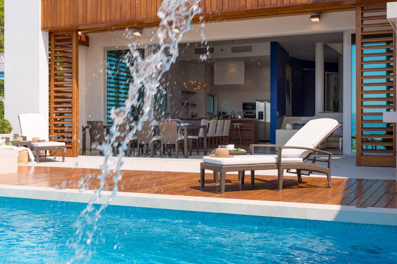 Beachfront Villa Gloria Grande with Pool Makarska