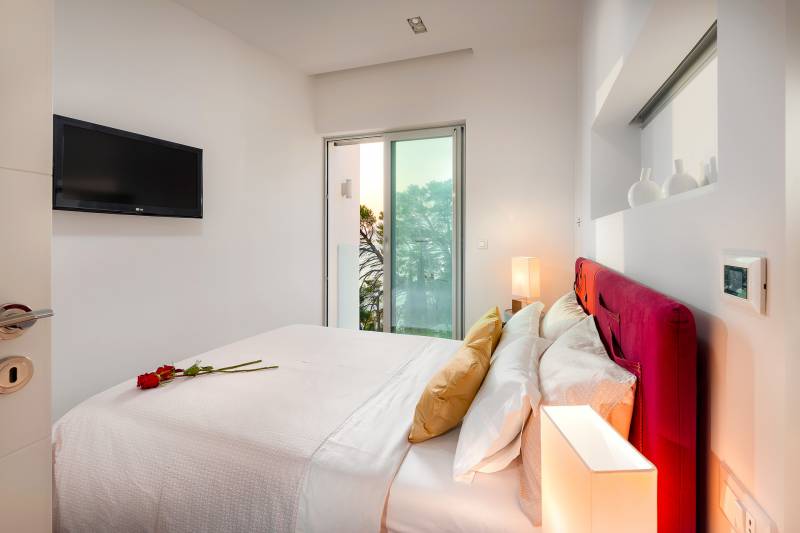 Beachfront Villa Gloria Grande with Pool Makarska