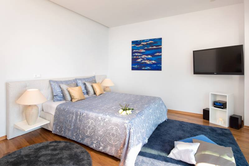 Beachfront Villa Gloria Grande with Pool Makarska