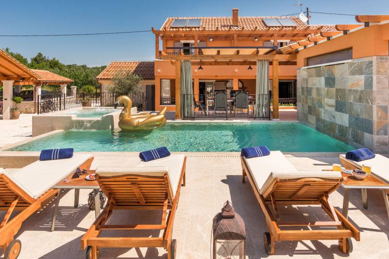 Holiday Home La Verna z Basenem Šibenik