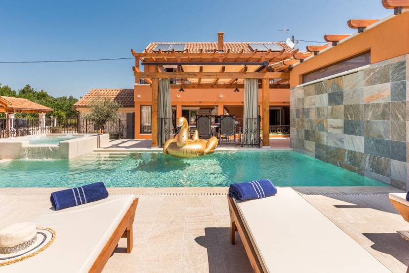Holiday Home La Verna z Basenem Šibenik