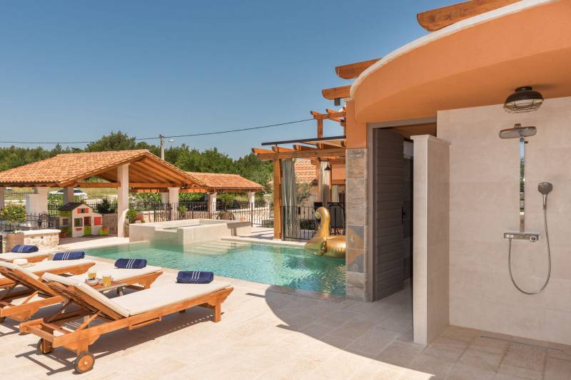 Holiday Home La Verna z Basenem Šibenik