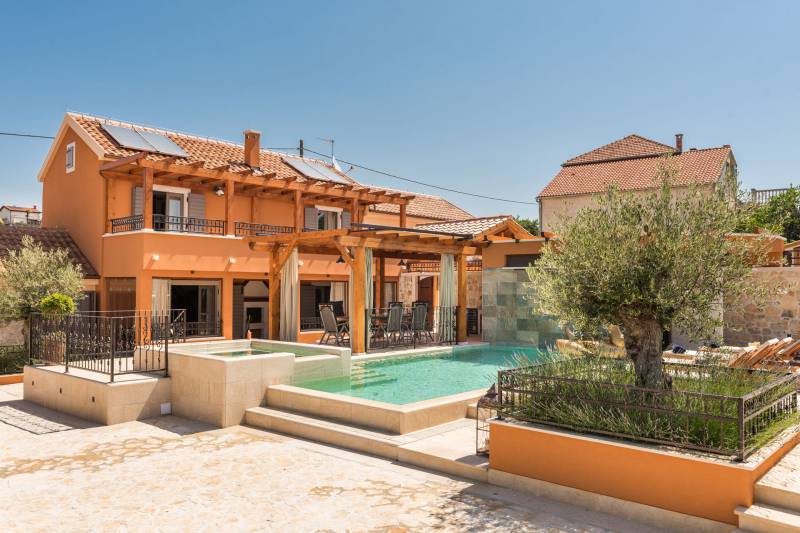 Holiday Home La Verna z Basenem Šibenik
