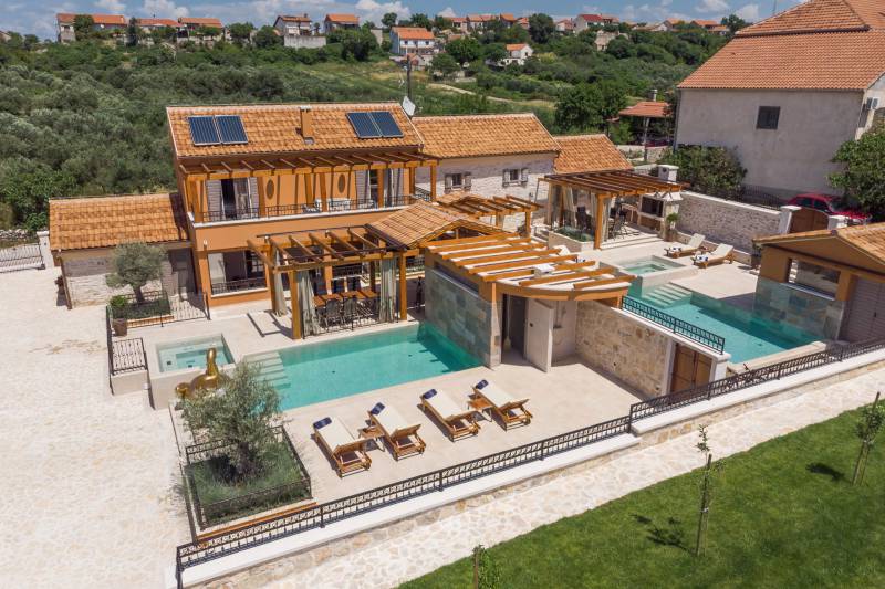 Holiday Home La Verna z Basenem Šibenik