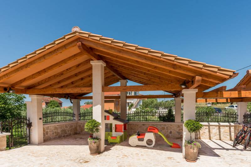 Holiday Home La Verna z Basenem Šibenik