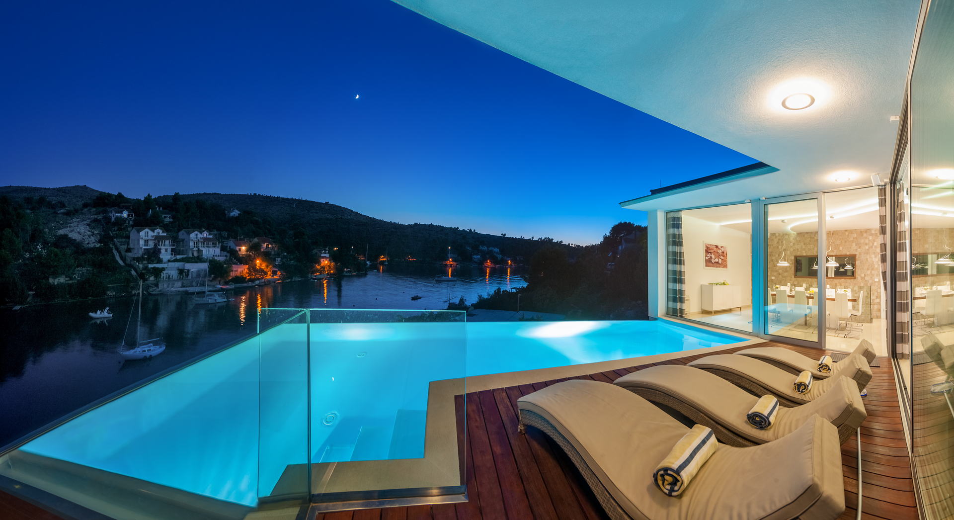 Luxury Villa Fly me to the Moon with Pool