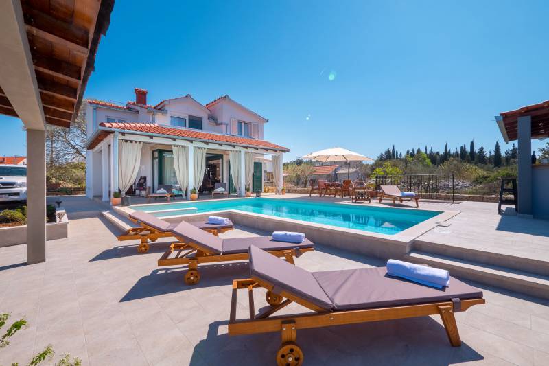 Kuća za Odmor Gardenia s Bazenom Šolta