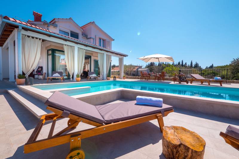 Kuća za Odmor Gardenia s Bazenom Šolta