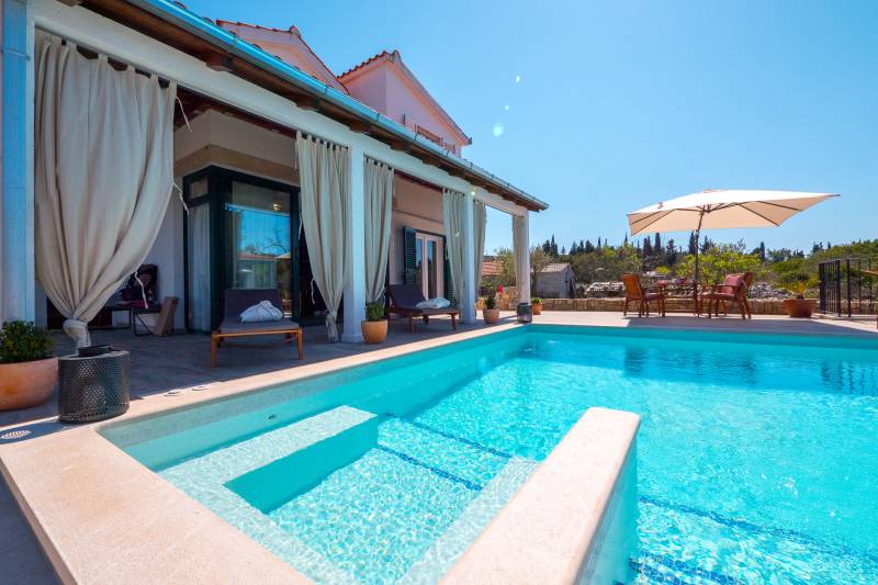 Kuća za Odmor Gardenia s Bazenom Šolta