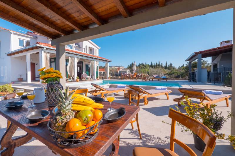 Kuća za Odmor Gardenia s Bazenom Šolta