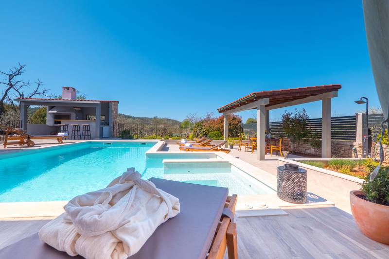 Kuća za Odmor Gardenia s Bazenom Šolta