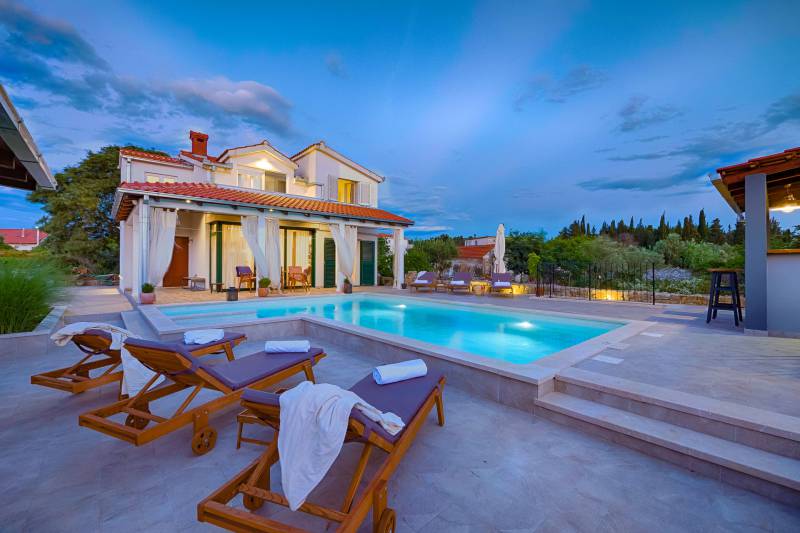 Kuća za Odmor Gardenia s Bazenom Šolta