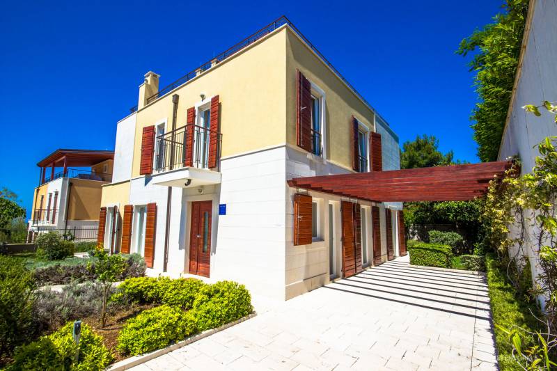 Villa Brac Hill Apolon with Pool Brač