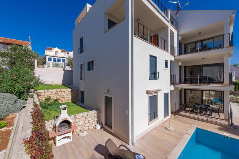Villa Milna with Swimming Pool Brač