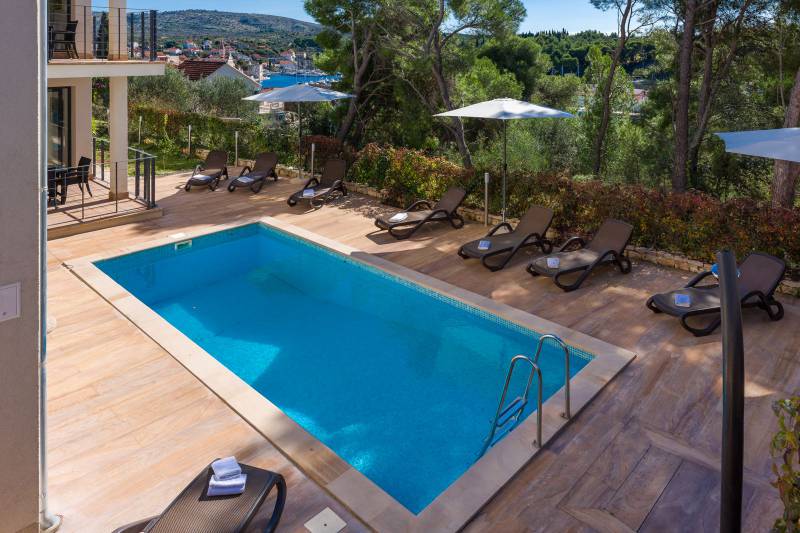 Villa Milna with Swimming Pool Brač