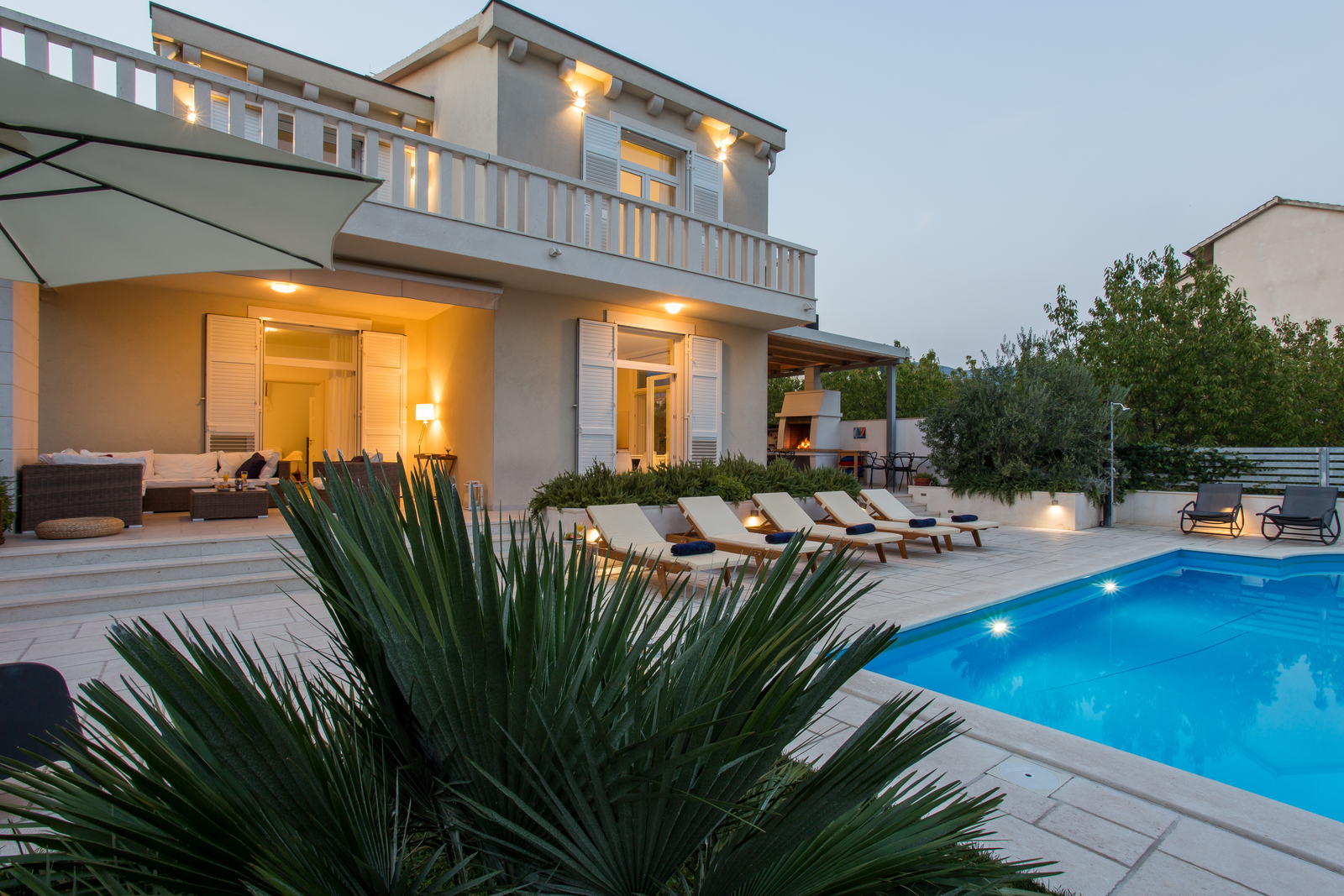 Luxury Villa Night and Day with Pool
