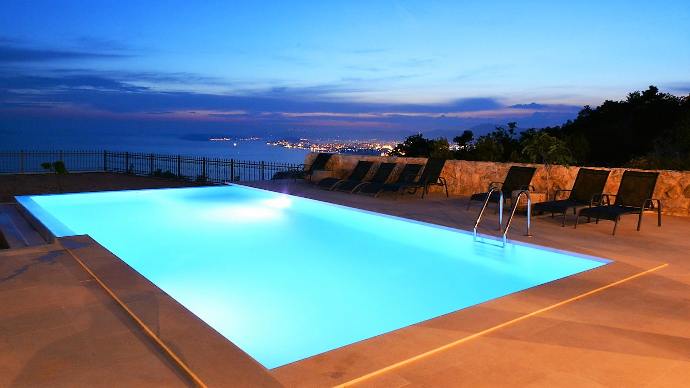 Luxury Villa Life 2 Enjoy with Swimming Pool