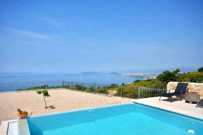 Luxury Villa Life 2 Enjoy with Swimming Pool Split