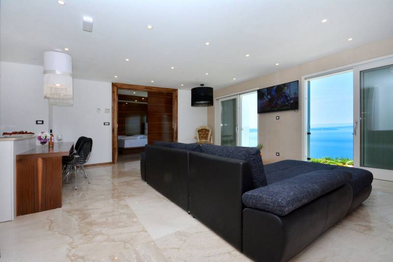 Luxury Villa Life 2 Enjoy with Swimming Pool Split