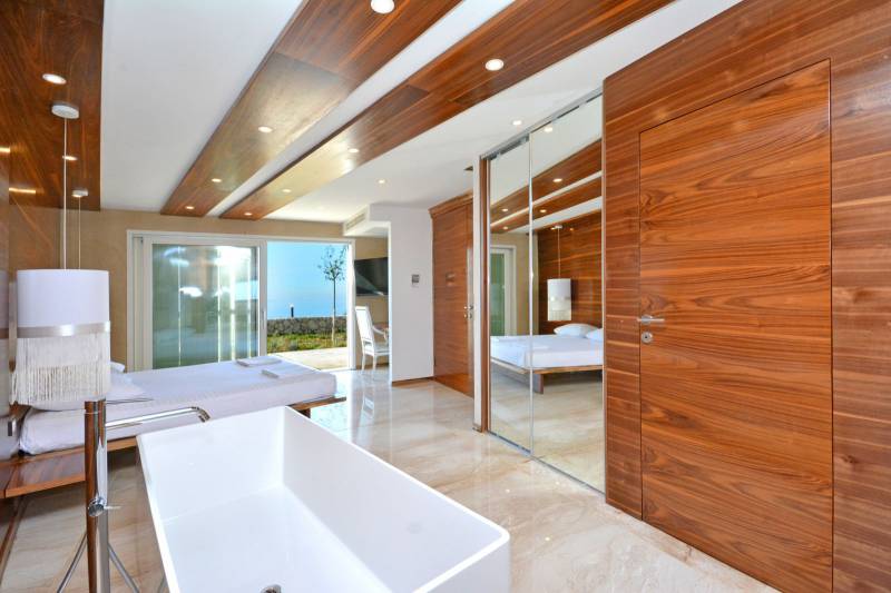 Luxury Villa Life 2 Enjoy with Swimming Pool Split
