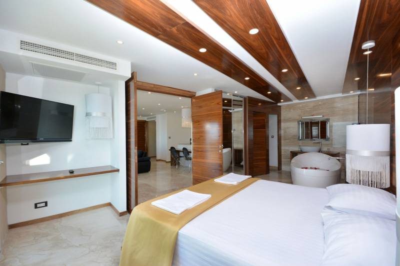 Luxury Villa Life 2 Enjoy with Swimming Pool Split