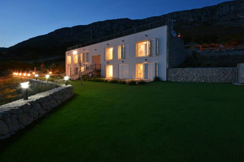 Luxury Villa Life 2 Enjoy with Swimming Pool Split