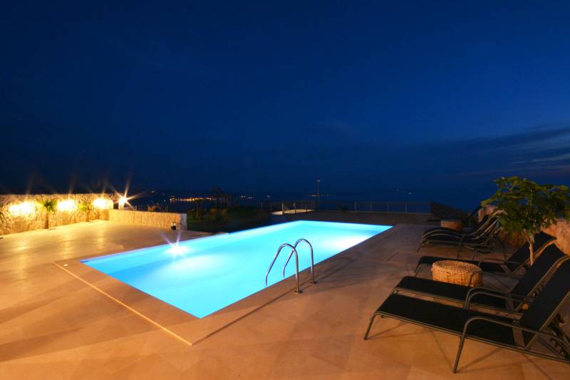 Luxury Villa Life 2 Enjoy with Swimming Pool Split