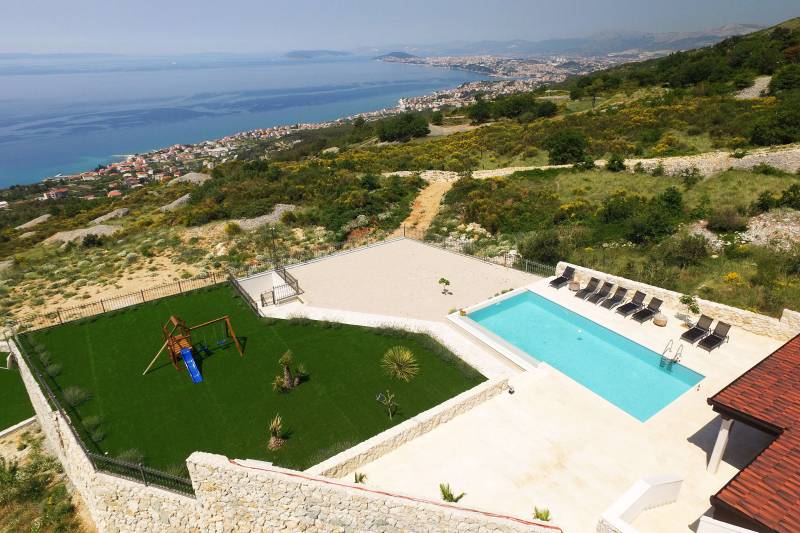 Luxury Villa Life 2 Enjoy with Swimming Pool Split