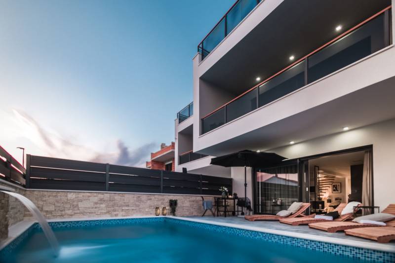 Villa Black & White with Pool Šibenik