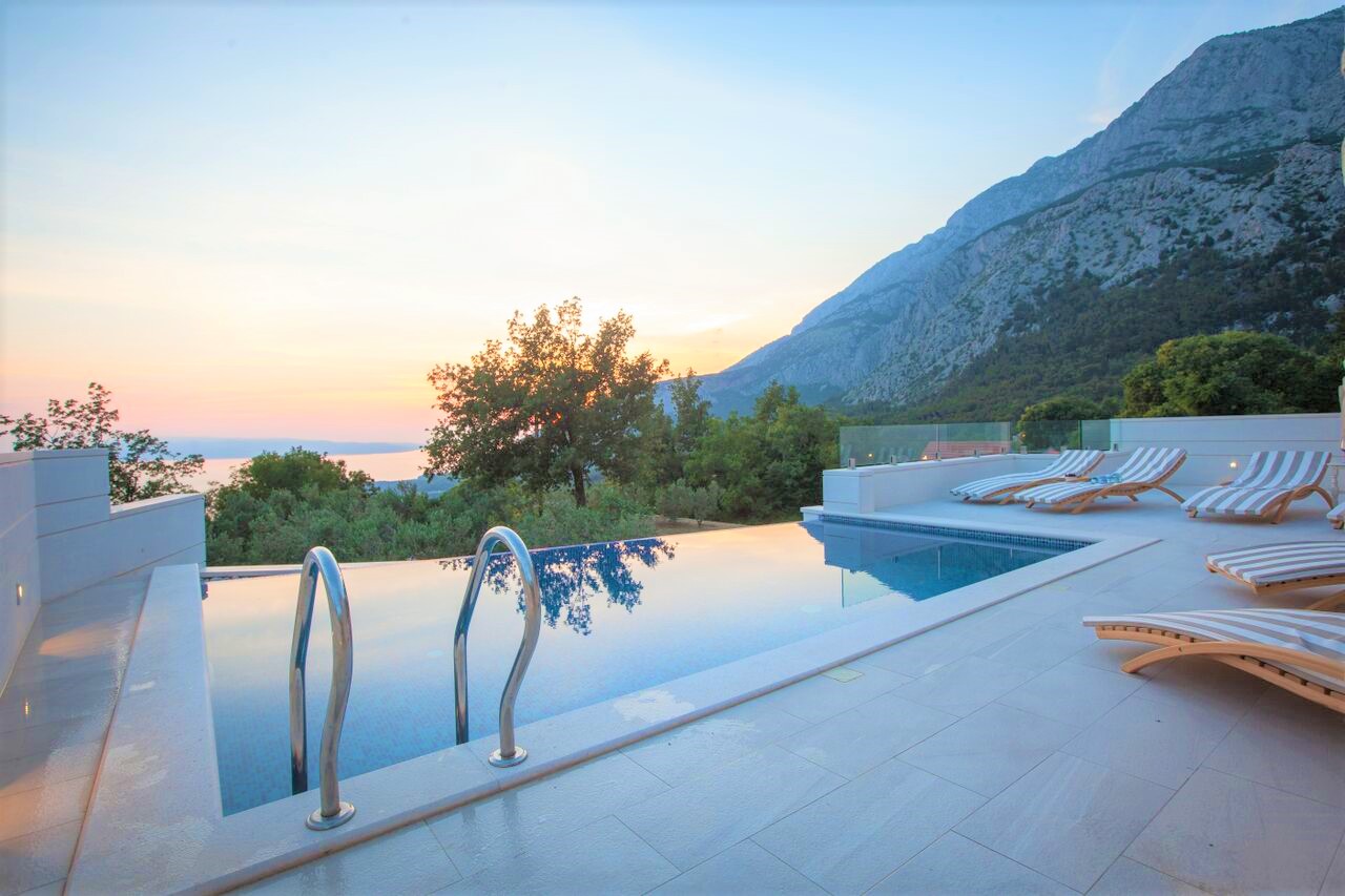 Villa Nature Beauty with Heated Pool