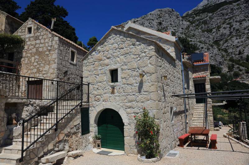 Kuća za Odmor Dalmatian Stone s Bazenom Makarska