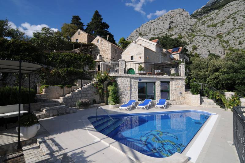 Kuća za Odmor Dalmatian Stone s Bazenom Makarska