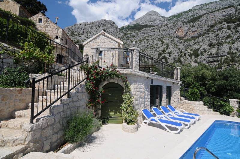Kuća za Odmor Dalmatian Stone s Bazenom Makarska