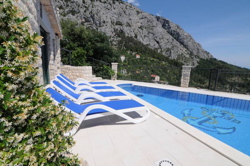 Kuća za Odmor Dalmatian Stone s Bazenom Makarska