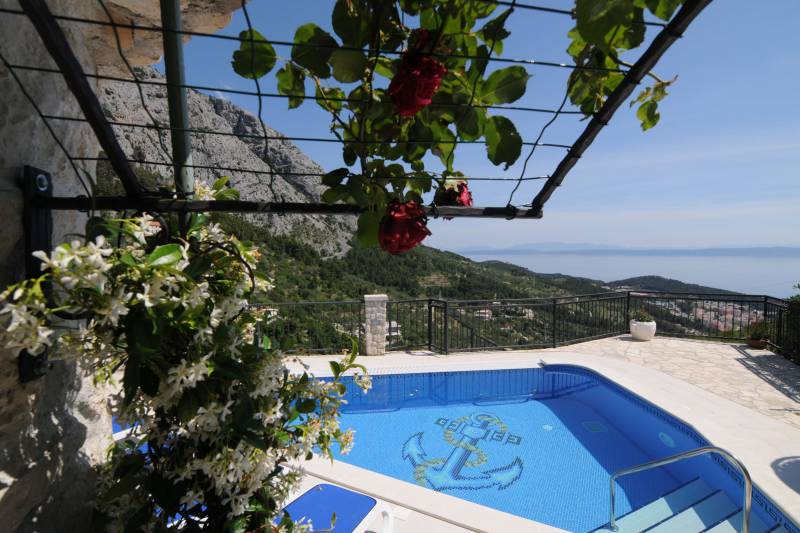 Kuća za Odmor Dalmatian Stone s Bazenom Makarska