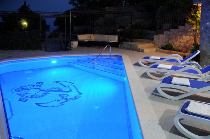 Kuća za Odmor Dalmatian Stone s Bazenom Makarska