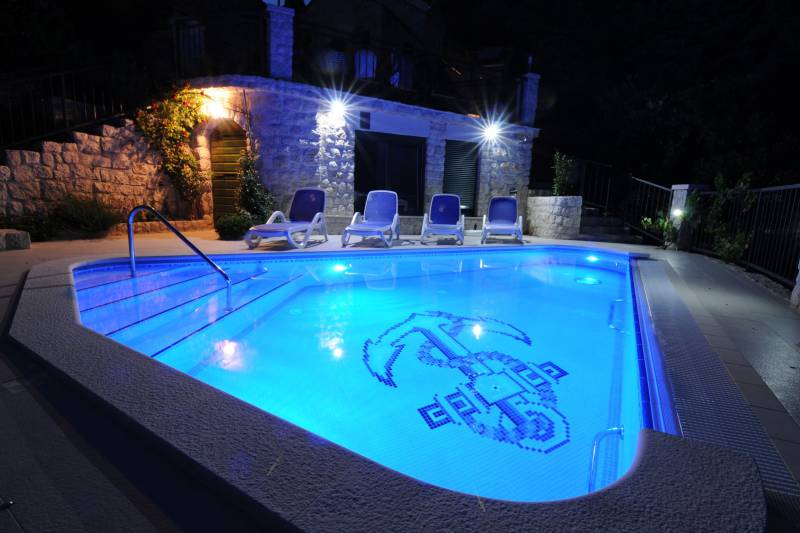 Kuća za Odmor Dalmatian Stone s Bazenom Makarska