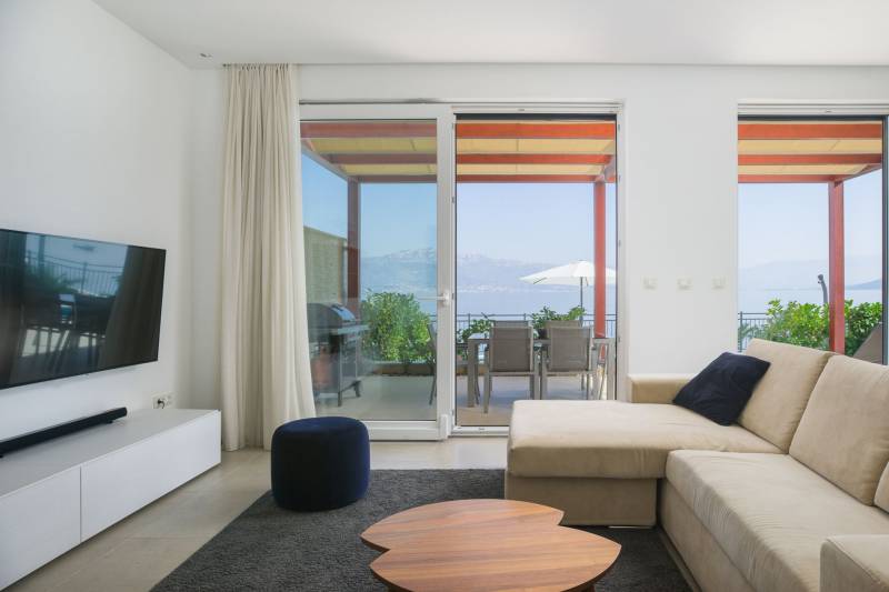Beachfront Apartment Lemonade with Pool III Trogir