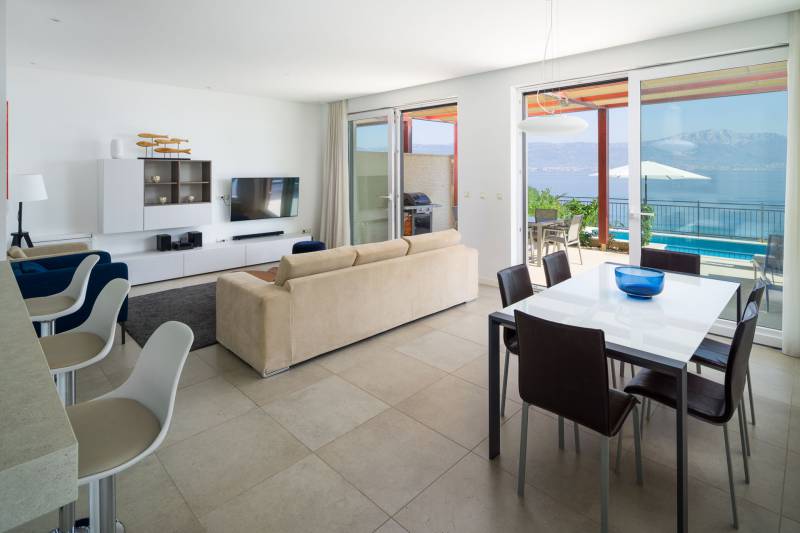 Beachfront Apartment Lemonade with Pool III Trogir