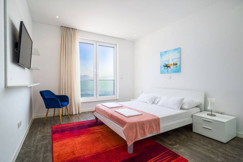 Beachfront Apartment Lemonade with Pool III Trogir